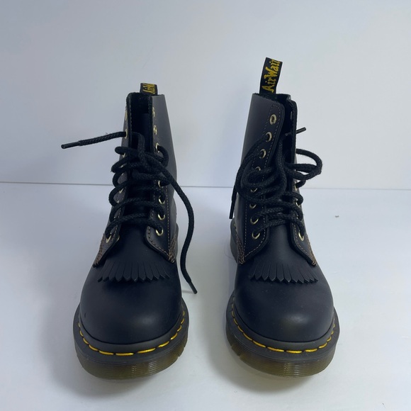 NWOT Dr. Marten’s Boots Size 6 - Picture 3 of 8